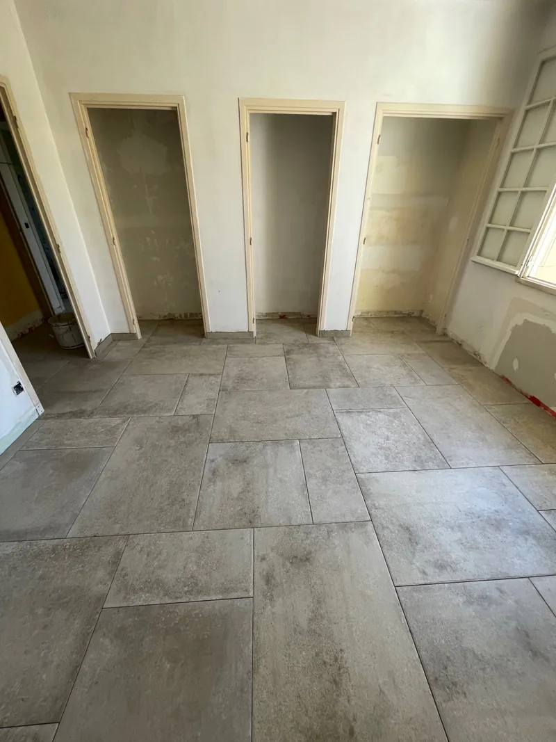 Carrelage en opus posé dans une pièce de la maison à Saint-Péray