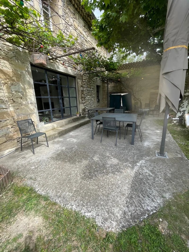 Terrasse avant la rénovation et la pose du carrelage à Étoile-sur-Rhône